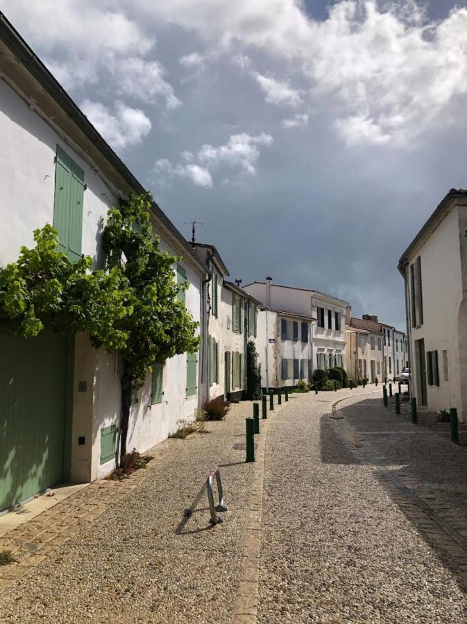 Cosy Apartment In The Center Of La Flotte Esterno foto